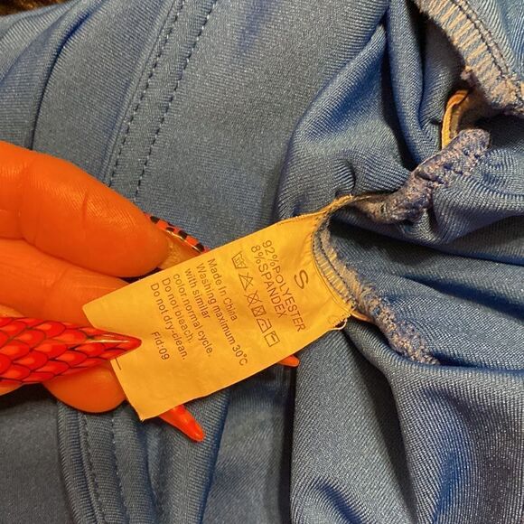 Blue scrunch butt leggings. Size small. - Picture 2 of 4